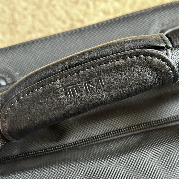 Tumi Black Ballistic Nylon & Leather 22” Carry On Weekender - Picture 4 of 6